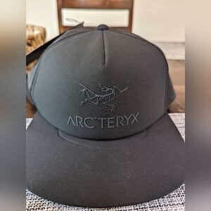 NWT arc'teryx hat